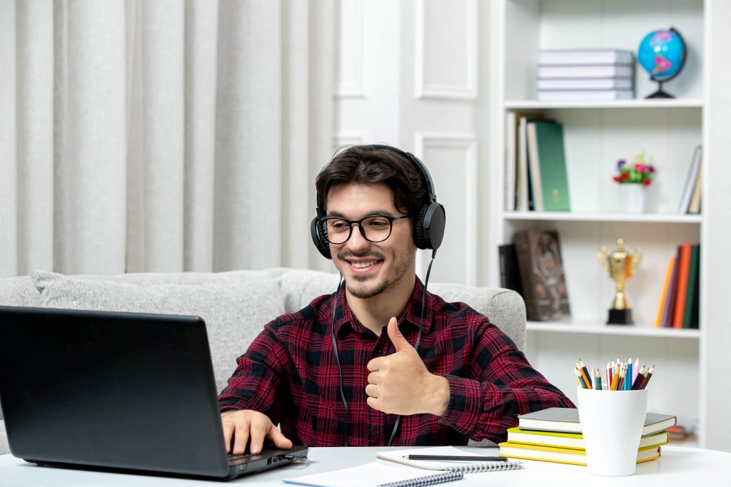 Le Développement Informatique : Fondements et Importance dans la Société Moderne